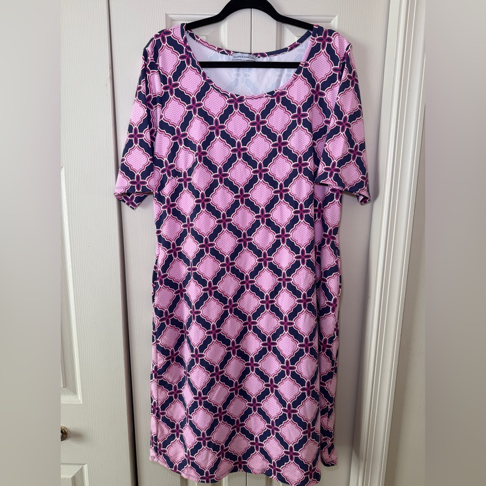 Elegant Pink and Navy Geometric Midi Dress
